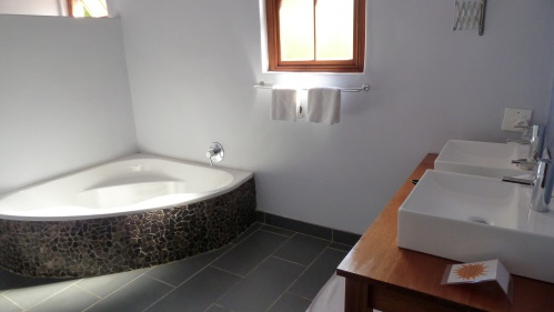 Badezimmer im Malherbe Guesthouse