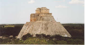 Die Pyramide in Uxmal aus einer anderen Perspektive